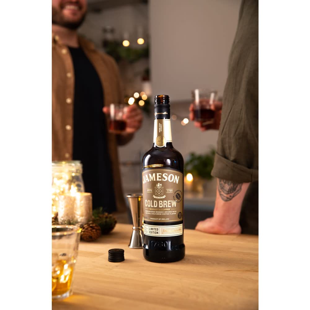 Amazon.com: Jameson Whisky irlandés frío, 25.4 fl oz, 60 a prueba
